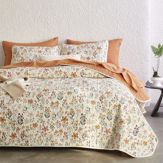 Wake In Cloud - Floral Quilt Set, Coquette Cottagecore Shabby Chic Flower for Women Teen Girls, Reversible Lightweight Bedspread Coverlet, 3 Pieces, Terracotta Cream, King Size