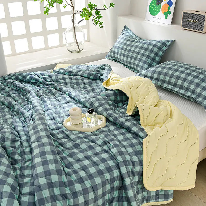 1pc Japanese Minimalist Textured High Elastic Lightweight Washable Summer Quilt, Breathable and Comfortable, Durable, Stitched Quilt, Lightweight Bedding