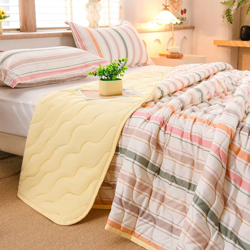 1pc Japanese Minimalist Textured High Elastic Lightweight Washable Summer Quilt, Breathable and Comfortable, Durable, Stitched Quilt, Lightweight Bedding