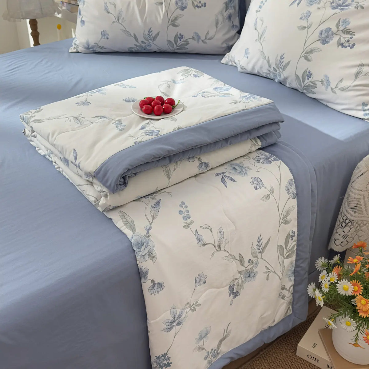 1 PC Silk Cotton Summer Quilt, Smooth Soft Touch, Moisture-Wicking, Ideal for Air-Conditioned Rooms, Foldable, All-Season Use, Air Conditioning Quilt