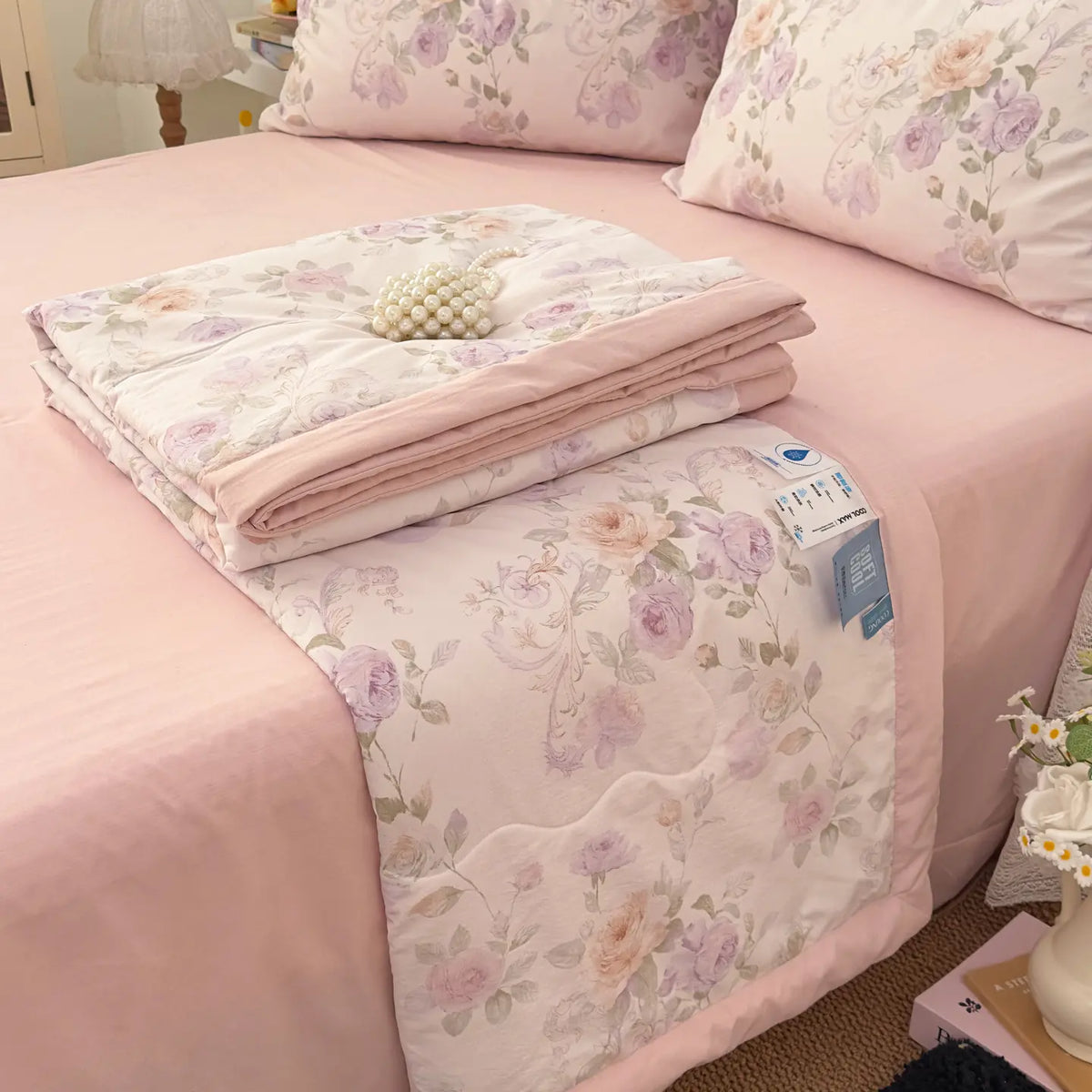 1 PC Silk Cotton Summer Quilt, Smooth Soft Touch, Moisture-Wicking, Ideal for Air-Conditioned Rooms, Foldable, All-Season Use, Air Conditioning Quilt