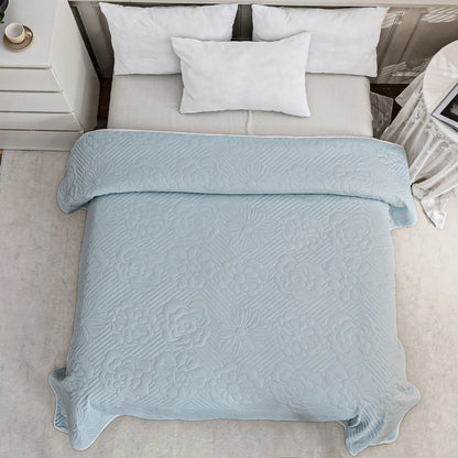 1pcs Light blue floral quilt with a cooling effect; a lightweight summer quilt; a soft, breathable, cooling quilt; an air-conditioning quilt or blanket; cool bedding suitable for home or office use