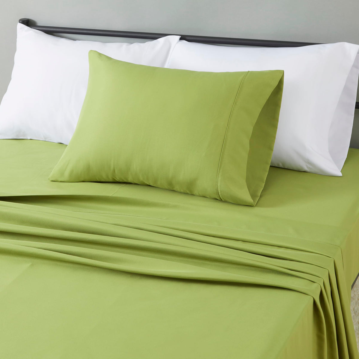 Amazon Basics Lightweight Super Soft Easy Care Wrinkle Free Microfiber 3 Piece Bed Sheet Set with 14-Inch Deep Pockets, Twin, Navy Blue, Solid, Kids, Men & Women Bedding