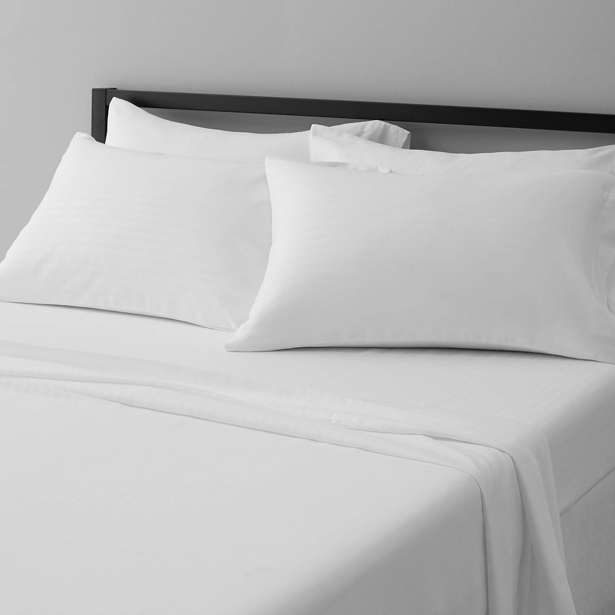 Amazon Basics Lightweight Super Soft Easy Care Wrinkle Free Microfiber 3 Piece Bed Sheet Set with 14-Inch Deep Pockets, Twin, Navy Blue, Solid, Kids, Men & Women Bedding