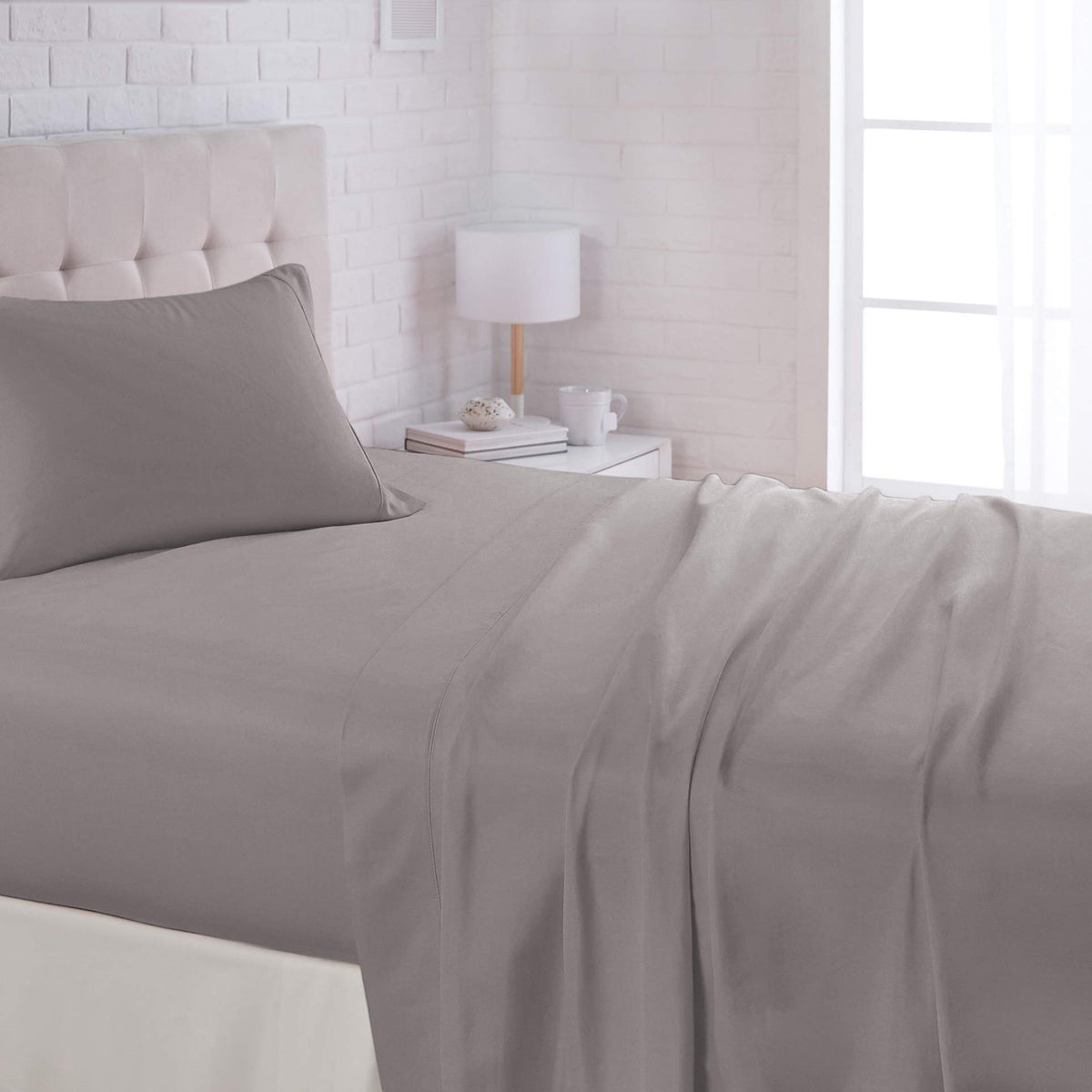 Amazon Basics Lightweight Super Soft Easy Care Wrinkle Free Microfiber 3 Piece Bed Sheet Set with 14-Inch Deep Pockets, Twin, Navy Blue, Solid, Kids, Men & Women Bedding