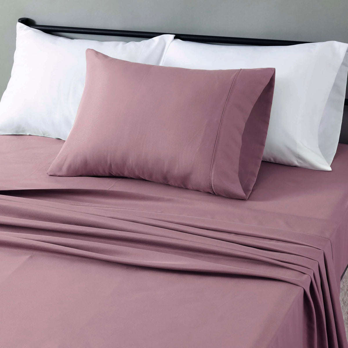 Amazon Basics Lightweight Super Soft Easy Care Wrinkle Free Microfiber 3 Piece Bed Sheet Set with 14-Inch Deep Pockets, Twin, Navy Blue, Solid, Kids, Men & Women Bedding