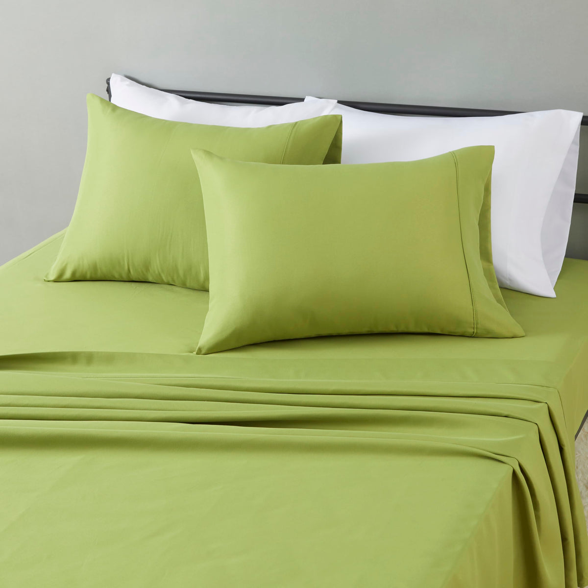 Amazon Basics Lightweight Super Soft Easy Care Wrinkle Free Microfiber 3 Piece Bed Sheet Set with 14-Inch Deep Pockets, Twin, Navy Blue, Solid, Kids, Men & Women Bedding