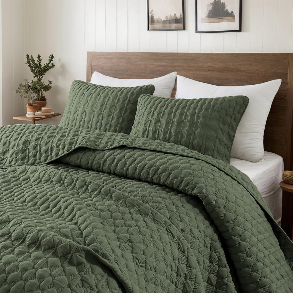 WDCOZY Sage Green Quilt King Size Bedding Sets with 2 Pillow Shams, Lightweight Soft Bedspread Coverlet, Quilted Blanket Thin Comforter Bed Cover, All Season Spring Summer, 3 Pieces, 104x90 inches