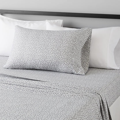 Amazon Basics Lightweight Super Soft Easy Care Wrinkle Free Microfiber 3 Piece Bed Sheet Set with 14-Inch Deep Pockets, Twin, Navy Blue, Solid, Kids, Men & Women Bedding