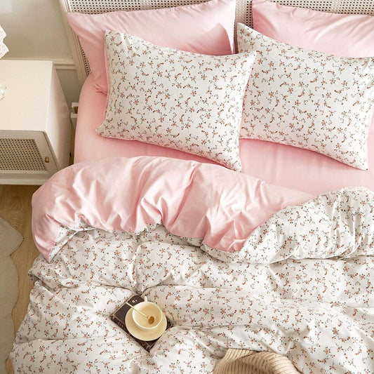 Wake In Cloud - Floral Comforter Set, Coquette Cottagecore Aesthetic Cute Flower Pattern for Women Teen Girls, Soft Lightweight Dorm Bedding, 3 Piece, Pink, Full Size