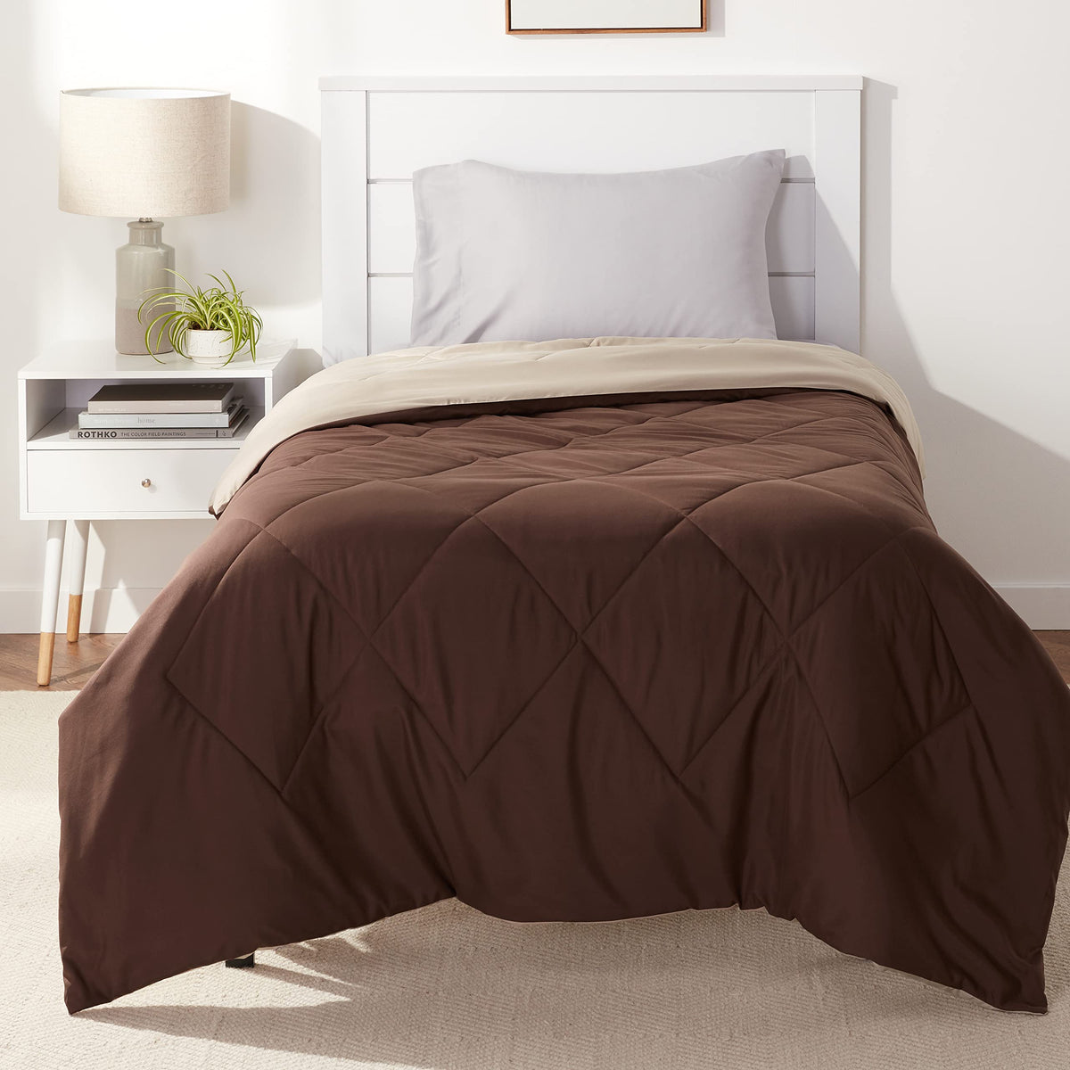 Amazon Basics Washable Comforter Blanket, Reversible Lightweight Microfiber All Season, Twin/Twin XL, Navy/Sky Blue
