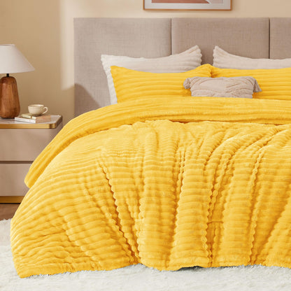 BEDELITE Fleece Queen Comforter Set, Fluffy Bed Set, Cream White