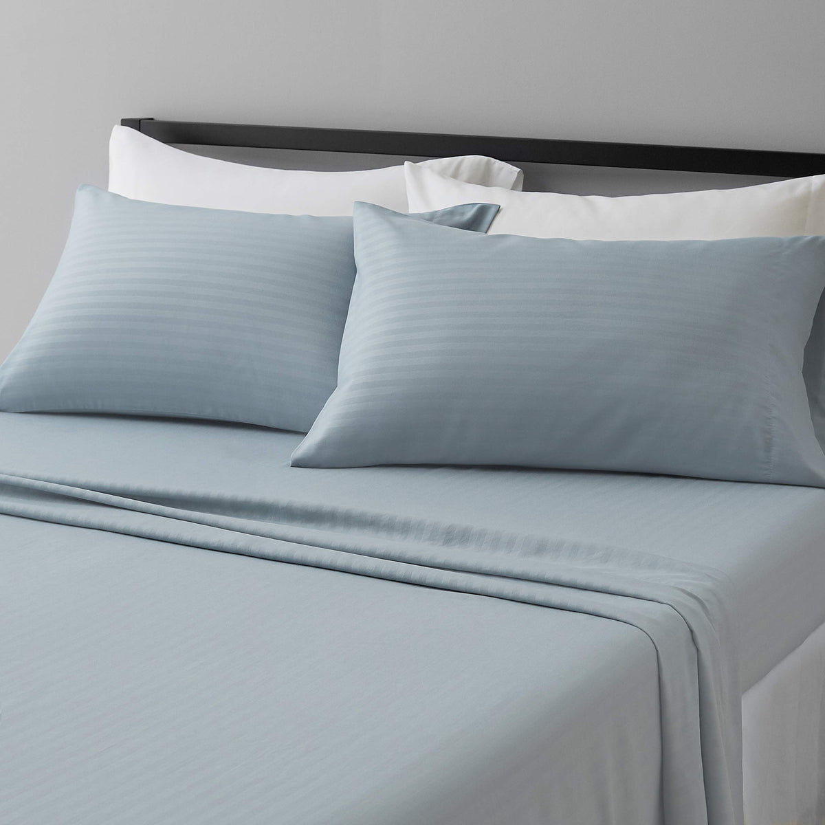 Amazon Basics Lightweight Super Soft Easy Care Wrinkle Free Microfiber 3 Piece Bed Sheet Set with 14-Inch Deep Pockets, Twin, Navy Blue, Solid, Kids, Men & Women Bedding
