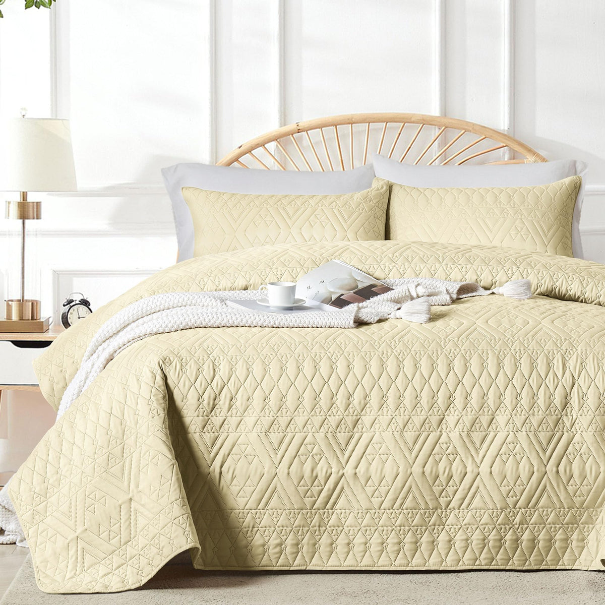 akkialla Full/Queen Size Quilt Bedding Set,Beige Lightweight Microfiber Soft Bedspread,Modern Style Geoetric Pattern Coverlet Set for All Seasons,3 Piece(1 Quilt,2 Pillow Shams)