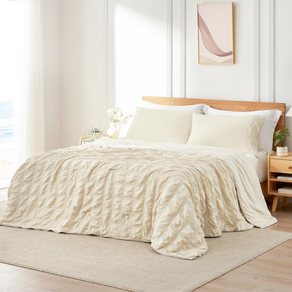 Cozy Bliss Cooling Comforter Seersucker Plaid Queen Size, Q-Max 0.45 Lightweight Cooling Blanket, Breathable Silk Smooth Summer Bedding Quilt for Hot Sleepers Night Sweats White