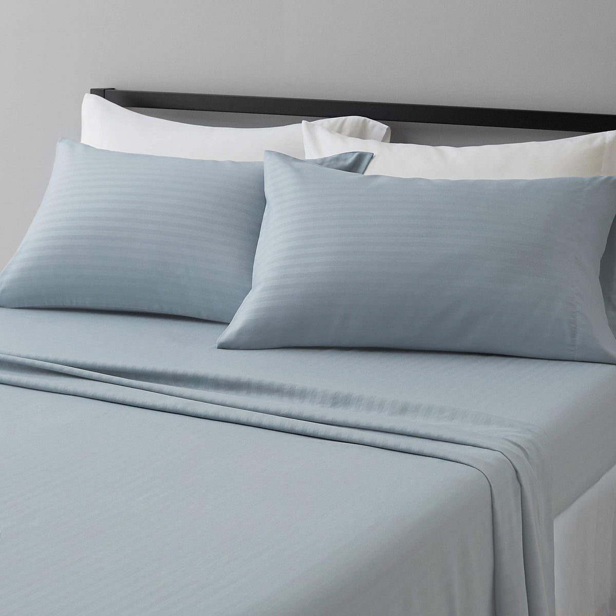 Amazon Basics Lightweight Super Soft Easy Care Wrinkle Free Microfiber 3 Piece Bed Sheet Set with 14-Inch Deep Pockets, Twin, Navy Blue, Solid, Kids, Men & Women Bedding