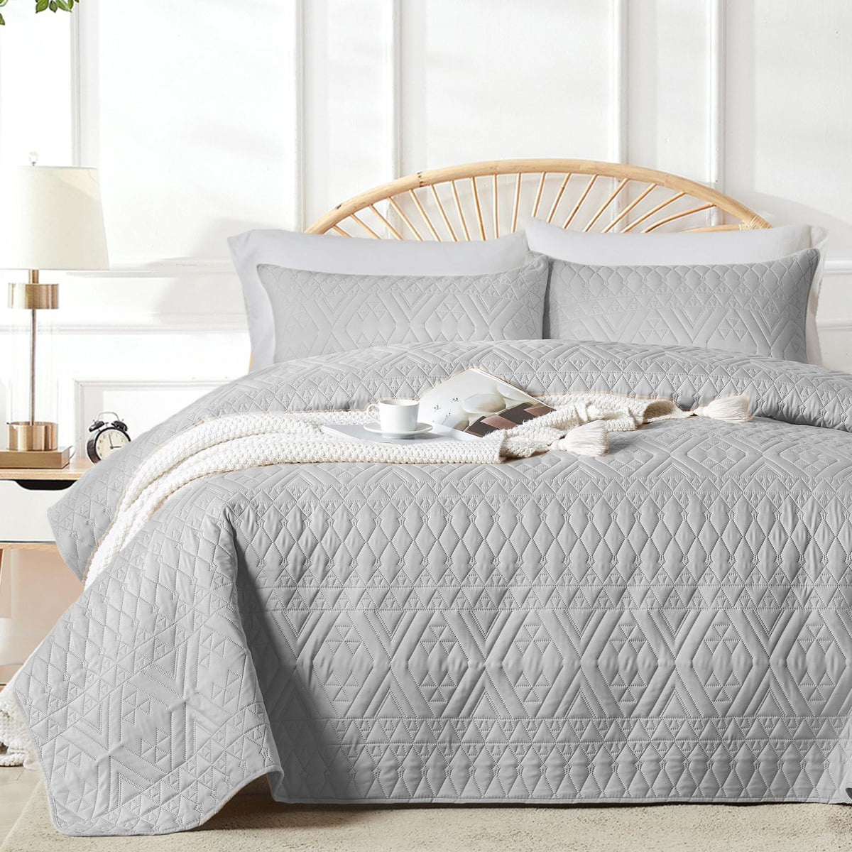 akkialla Full/Queen Size Quilt Bedding Set,Beige Lightweight Microfiber Soft Bedspread,Modern Style Geoetric Pattern Coverlet Set for All Seasons,3 Piece(1 Quilt,2 Pillow Shams)