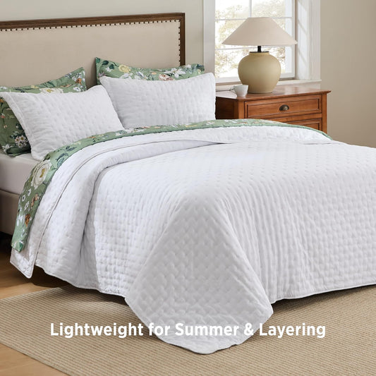 Bedsure King Quilt - Lightweight Comforter King Size for Summer, Bright White Bedspread King with Clover Pattern, Soft Ultrasonic Coverlet, Modern All-Season Polyester Bedding, 106 x 96 Inches