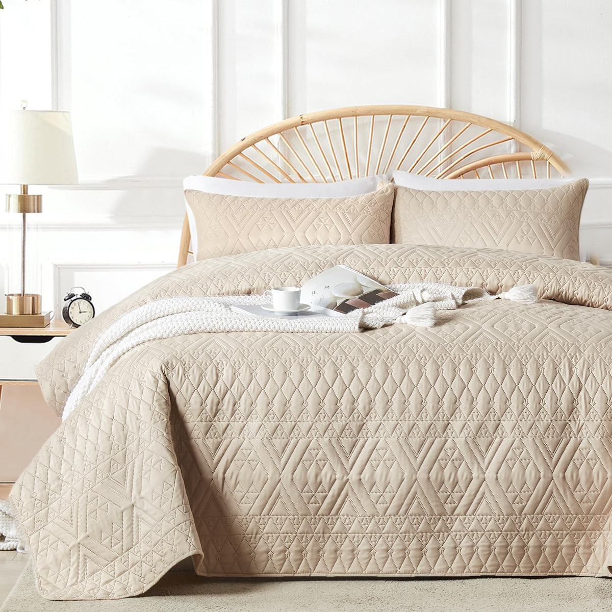 akkialla Full/Queen Size Quilt Bedding Set,Beige Lightweight Microfiber Soft Bedspread,Modern Style Geoetric Pattern Coverlet Set for All Seasons,3 Piece(1 Quilt,2 Pillow Shams)