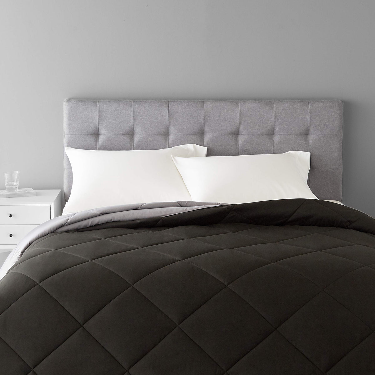Amazon Basics Washable Comforter Blanket, Reversible Lightweight Microfiber All Season, Twin/Twin XL, Navy/Sky Blue