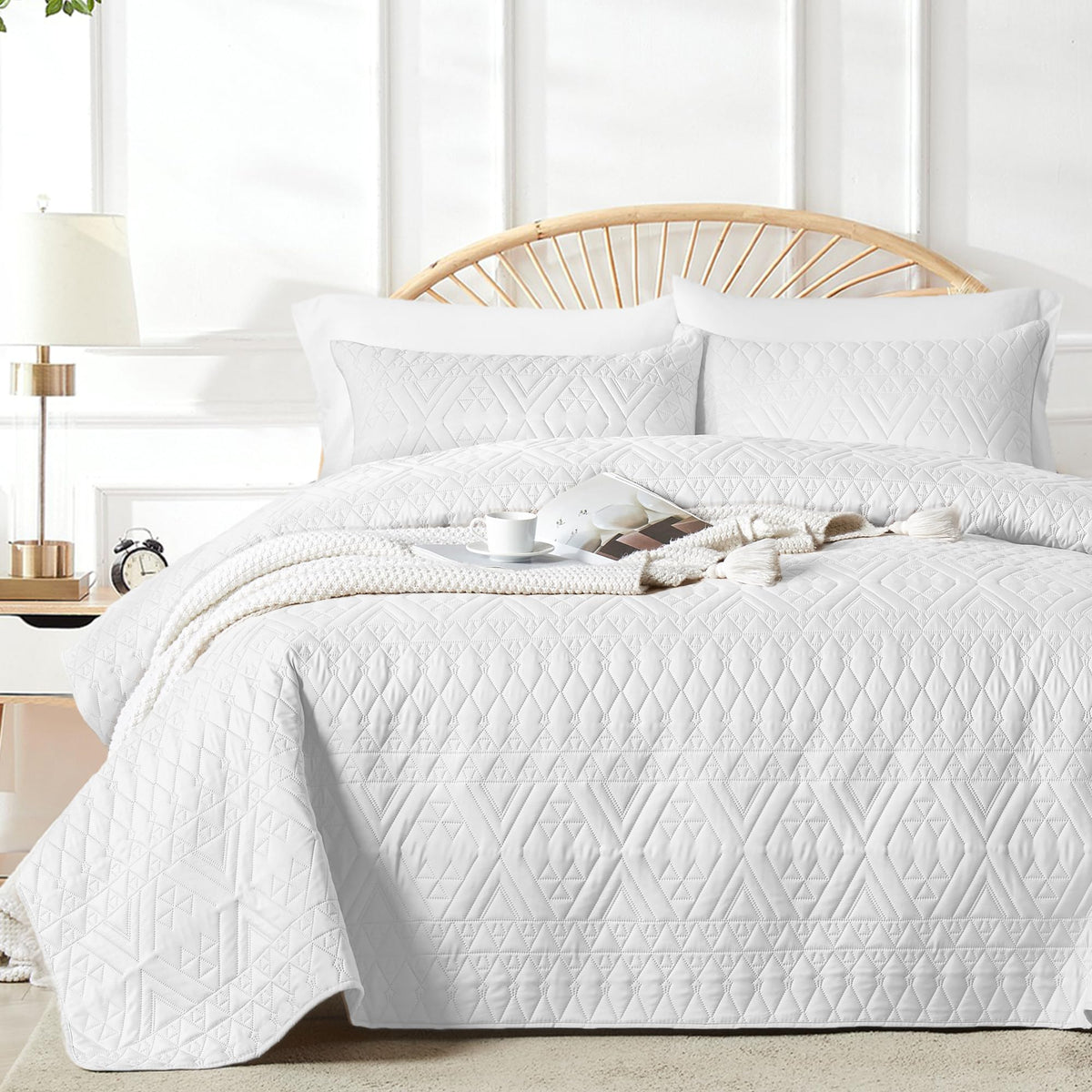 akkialla Full/Queen Size Quilt Bedding Set,Beige Lightweight Microfiber Soft Bedspread,Modern Style Geoetric Pattern Coverlet Set for All Seasons,3 Piece(1 Quilt,2 Pillow Shams)