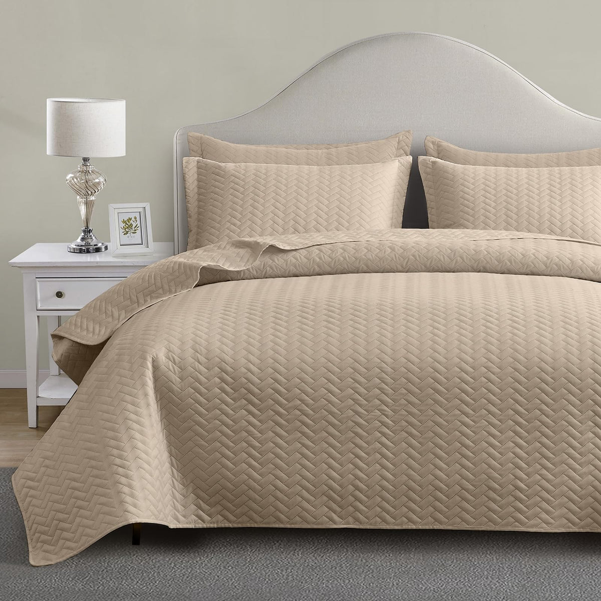 Maple&Stone White Quilt Set Queen Size, Lightweight Bedspread