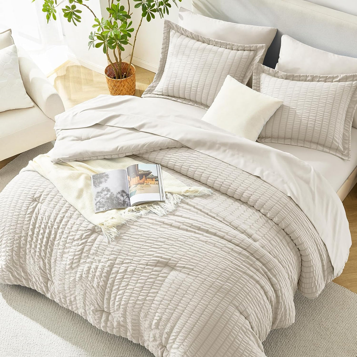 HIMEET Queen Comforter Set, 7-Piece Seersucker Bed in a Bag, Beige