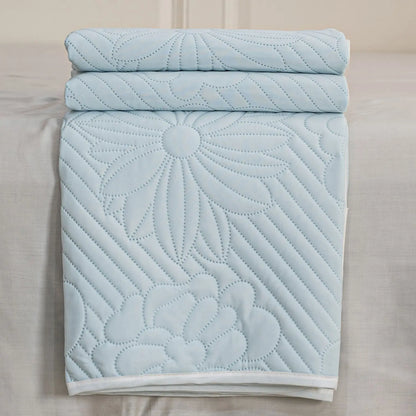 1pcs Light blue floral quilt with a cooling effect; a lightweight summer quilt; a soft, breathable, cooling quilt; an air-conditioning quilt or blanket; cool bedding suitable for home or office use