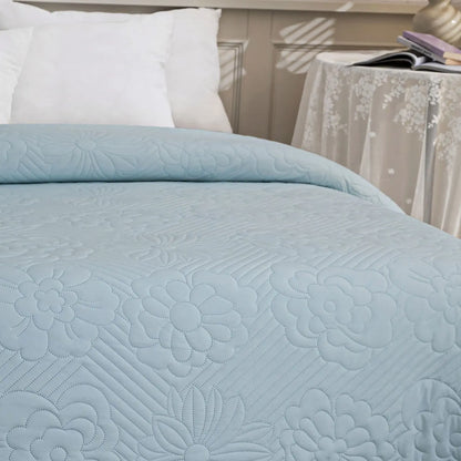1pcs Light blue floral quilt with a cooling effect; a lightweight summer quilt; a soft, breathable, cooling quilt; an air-conditioning quilt or blanket; cool bedding suitable for home or office use