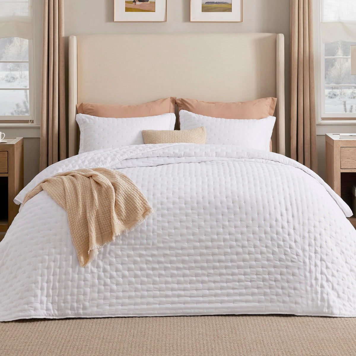 Bedsure King Quilt - Lightweight Comforter King Size for Summer, Bright White Bedspread King with Clover Pattern, Soft Ultrasonic Coverlet, Modern All-Season Polyester Bedding, 106 x 96 Inches