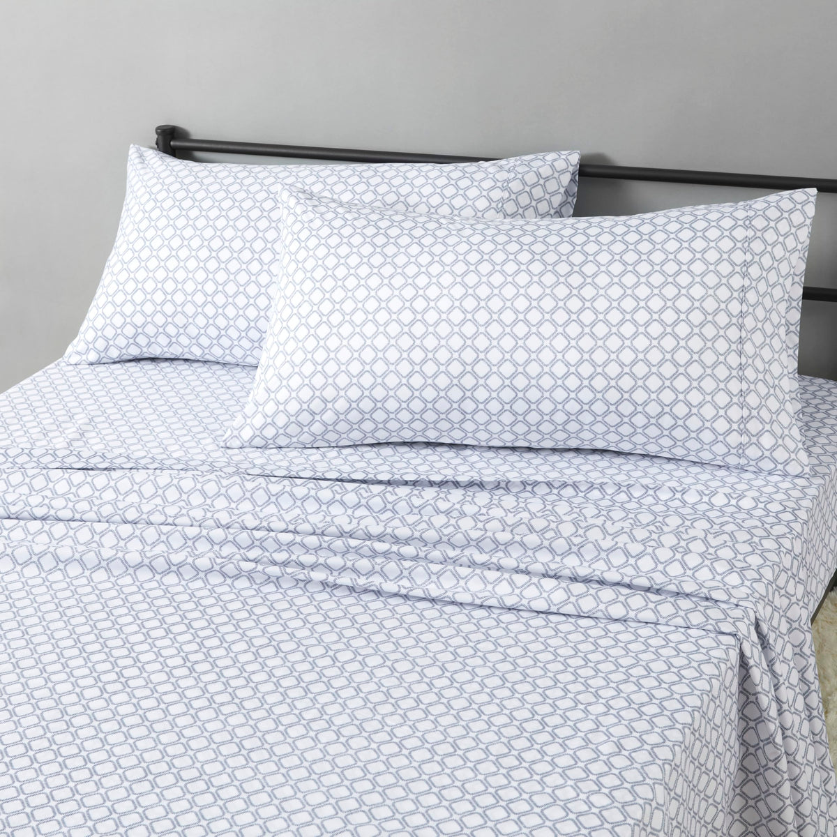 Amazon Basics Lightweight Super Soft Easy Care Wrinkle Free Microfiber 3 Piece Bed Sheet Set with 14-Inch Deep Pockets, Twin, Navy Blue, Solid, Kids, Men & Women Bedding