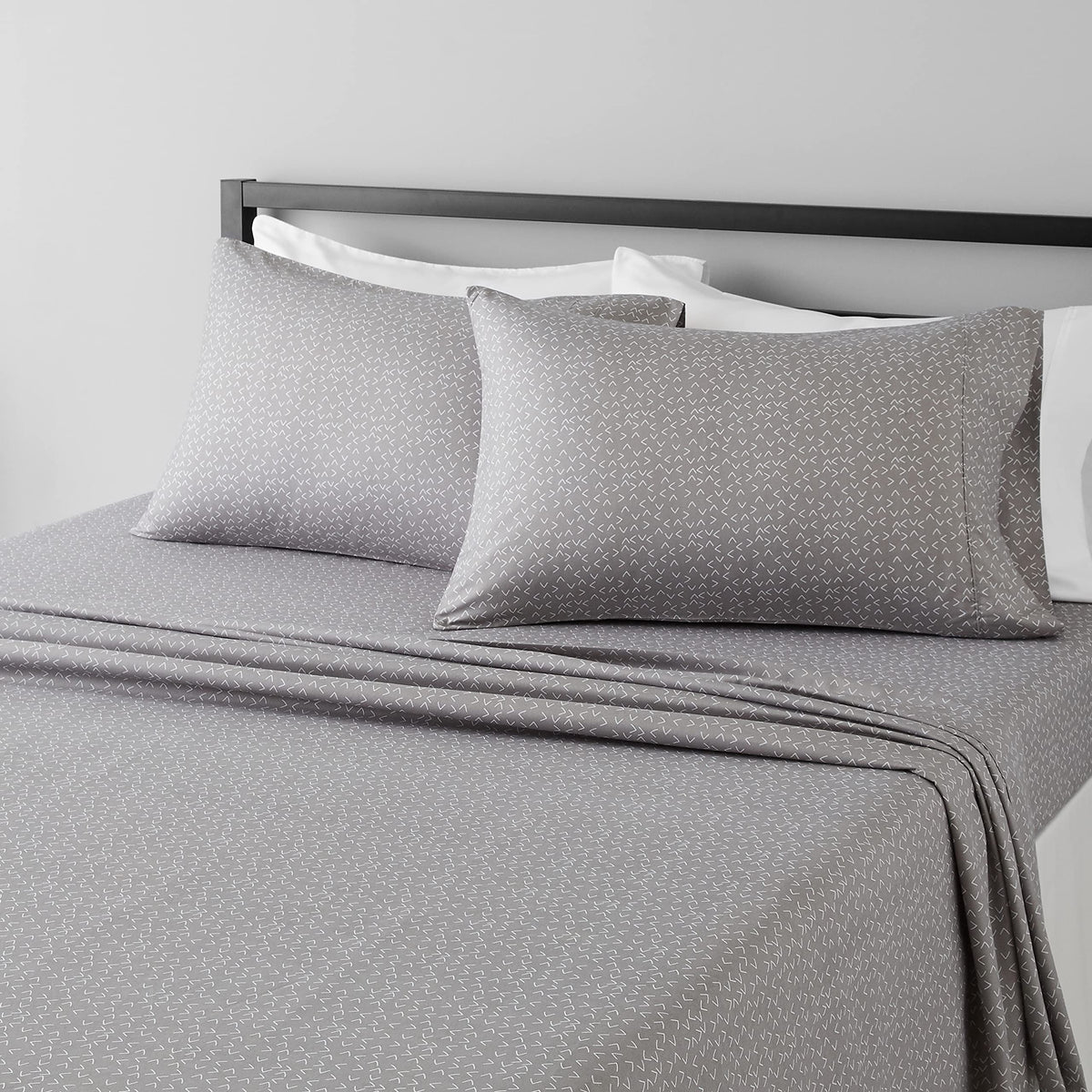 Amazon Basics Lightweight Super Soft Easy Care Wrinkle Free Microfiber 3 Piece Bed Sheet Set with 14-Inch Deep Pockets, Twin, Navy Blue, Solid, Kids, Men & Women Bedding