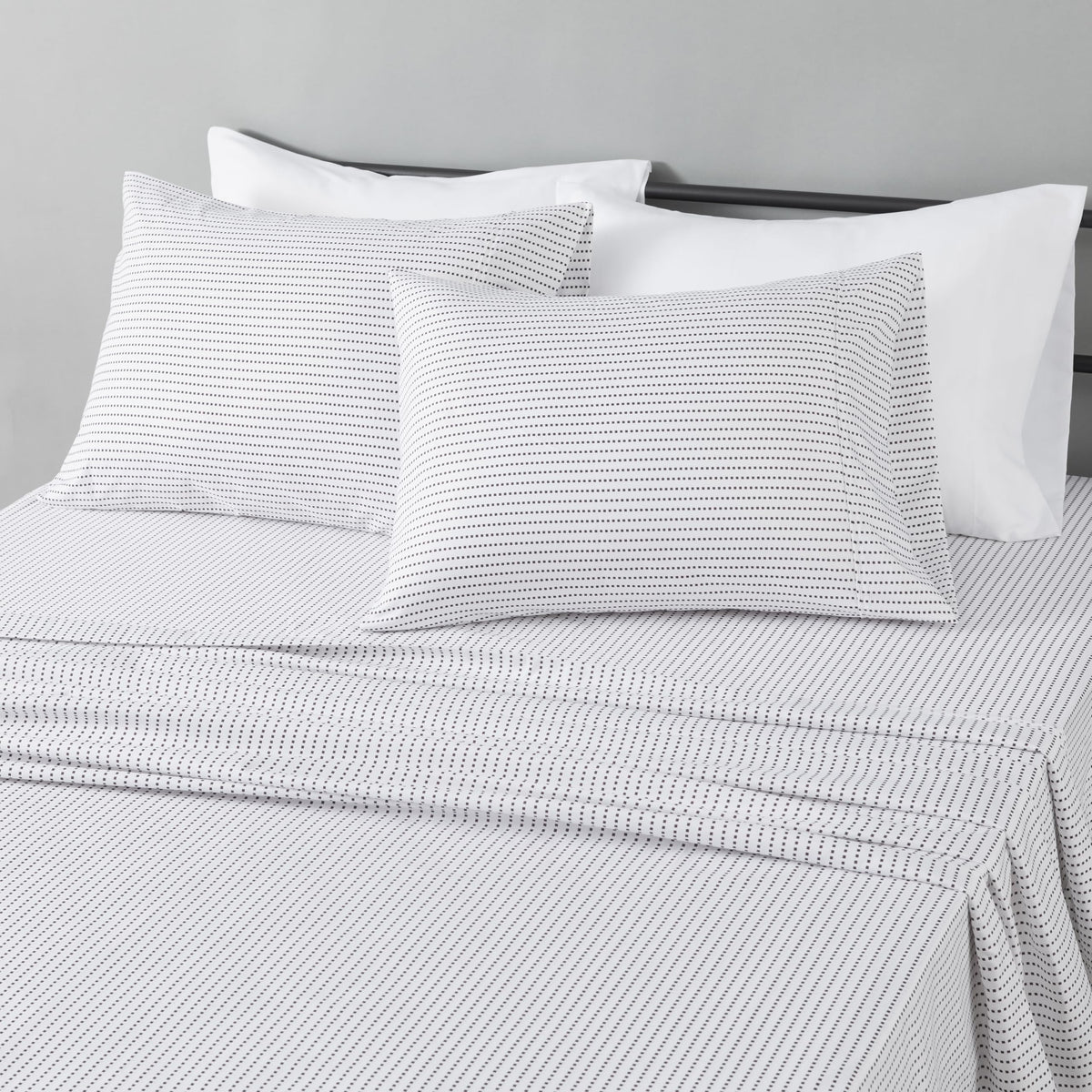 Amazon Basics Lightweight Super Soft Easy Care Wrinkle Free Microfiber 3 Piece Bed Sheet Set with 14-Inch Deep Pockets, Twin, Navy Blue, Solid, Kids, Men & Women Bedding