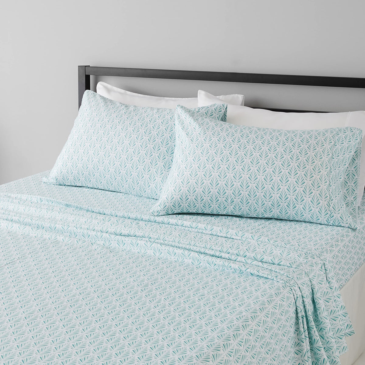 Amazon Basics Lightweight Super Soft Easy Care Wrinkle Free Microfiber 3 Piece Bed Sheet Set with 14-Inch Deep Pockets, Twin, Navy Blue, Solid, Kids, Men & Women Bedding