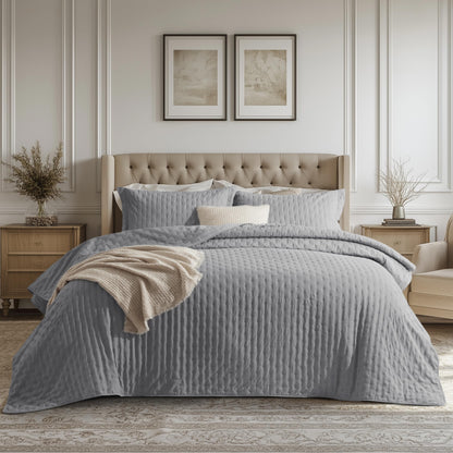 Bedsure King Quilt - Lightweight Comforter King Size for Summer, Bright White Bedspread King with Clover Pattern, Soft Ultrasonic Coverlet, Modern All-Season Polyester Bedding, 106 x 96 Inches