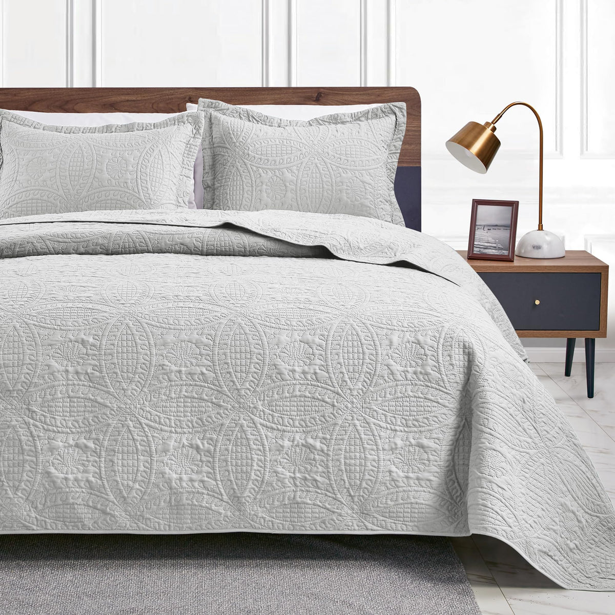 Love's cabin King Size Quilt Set Blue Bedspreads - Soft Bed Summer Lightweight Bedspread Comforter - Modern Style Coin Pattern Coverlet for All Season - 3 Pieces (1 Quilt, 2 Pillow Shams)