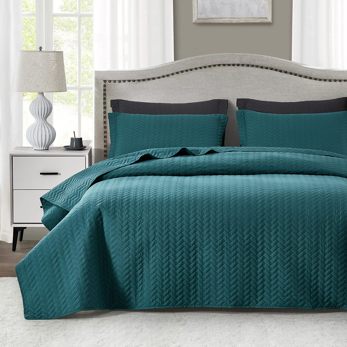 Maple&Stone White Quilt Set Queen Size, Lightweight Bedspread