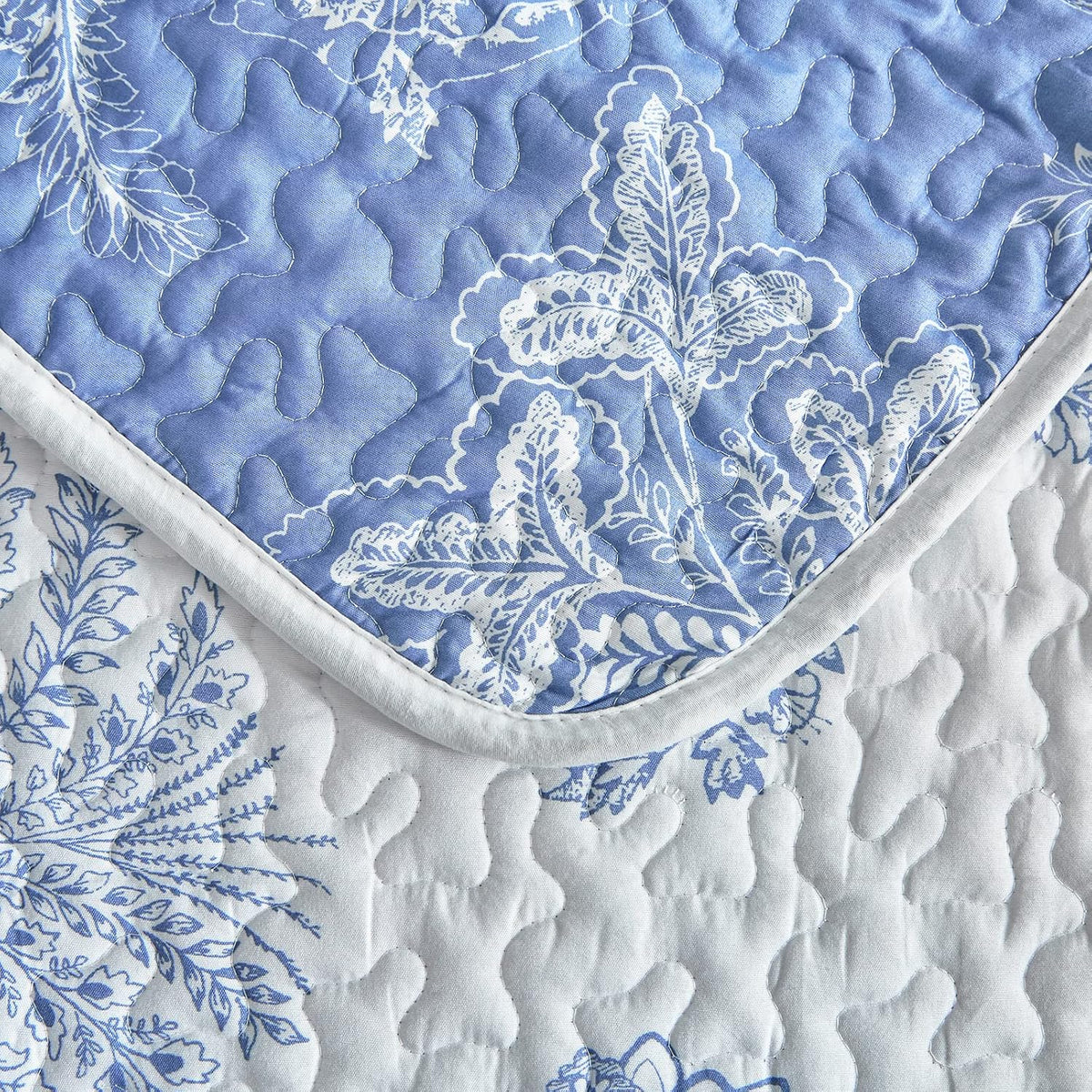 Flysheep Reversible Quilt Set Full Queen Size, 3 Pieces White Blue Botanical Floral Printed Summer Bedding Set, Soft Microfiber Lightweight Bedspread/Coverlet for All Season - 92"x90"