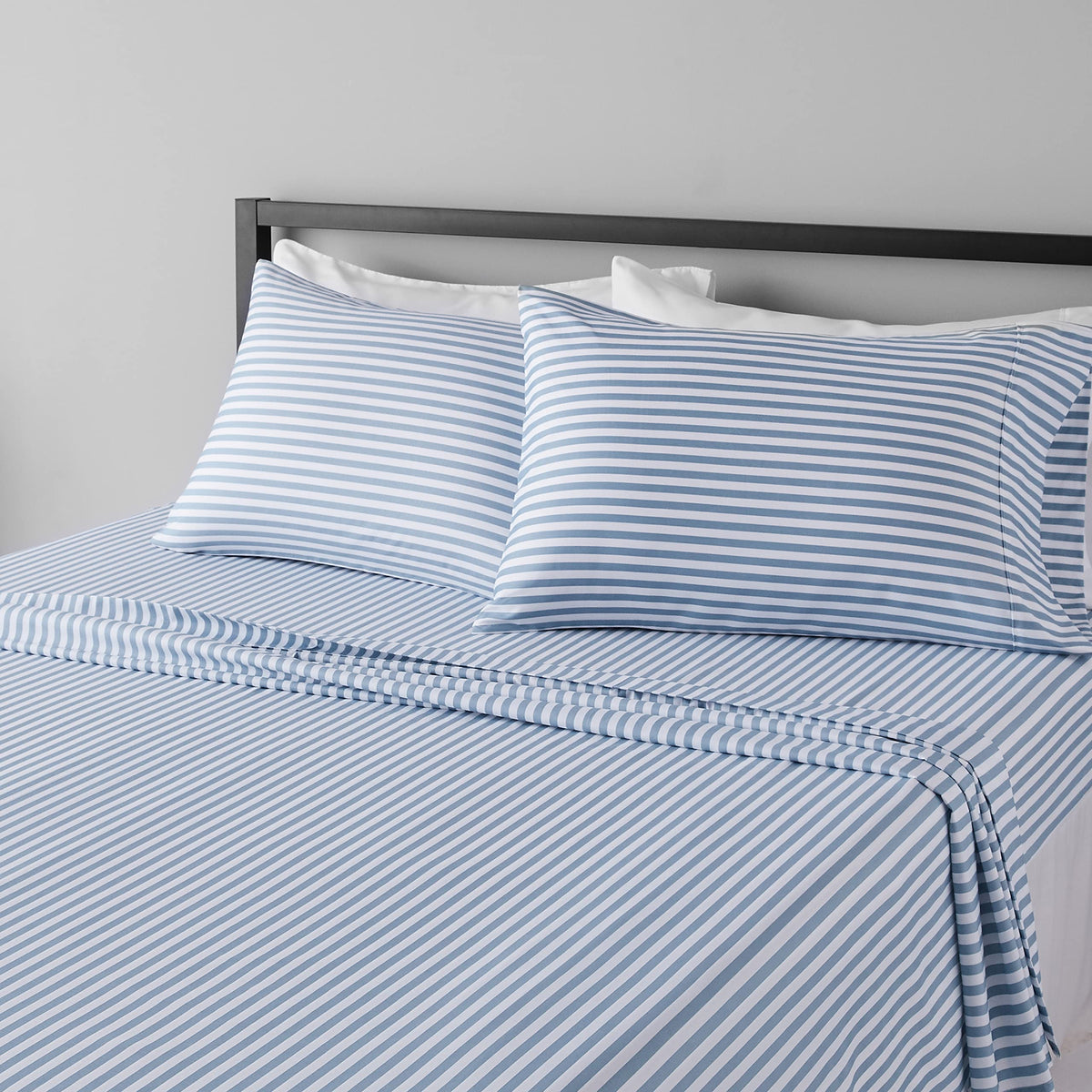 Amazon Basics Lightweight Super Soft Easy Care Wrinkle Free Microfiber 3 Piece Bed Sheet Set with 14-Inch Deep Pockets, Twin, Navy Blue, Solid, Kids, Men & Women Bedding