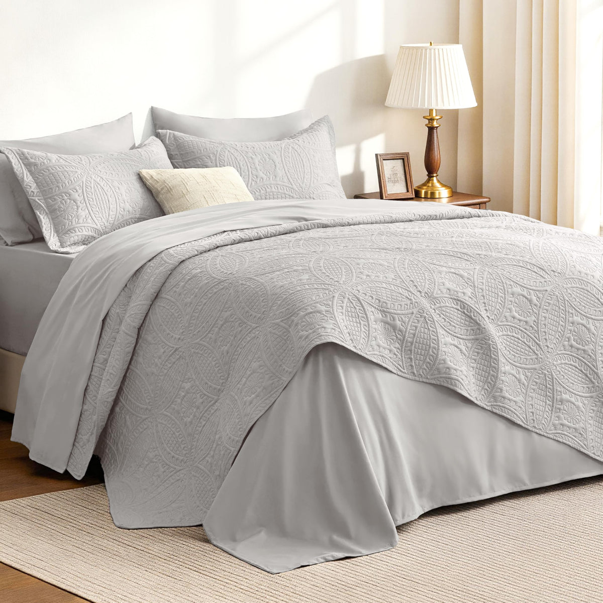 Love's cabin King Size Quilt Set Blue Bedspreads - Soft Bed Summer Lightweight Bedspread Comforter - Modern Style Coin Pattern Coverlet for All Season - 3 Pieces (1 Quilt, 2 Pillow Shams)
