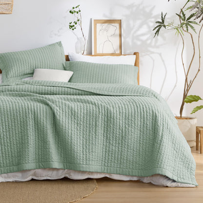Bedsure Quilts Queen Size, Lightweight Striped Thin Comforter, Blue