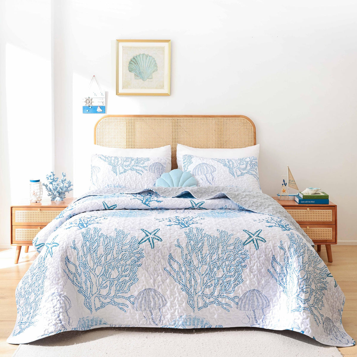 weigelia Coastal Quilt Queen Size, Sea Turtle Lightweight Summer Bedding