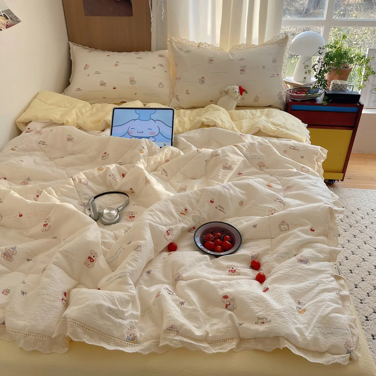 1pc 10a Antibacterial Ruffled Summer Quilt, Soft Lightweight Quilts, Elegant Single Person Lightweight Cool Air Conditioning Blanket, Portable Breathable, Cooling Breathable Bedding