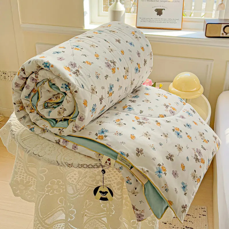 Floral Print Summer Quilt Soft Skin Friendly Breathable Air Conditioning Quilt for Bedroom Living Room or Dorm Lightweight Comfortable Coverlet Bedding 1 Count