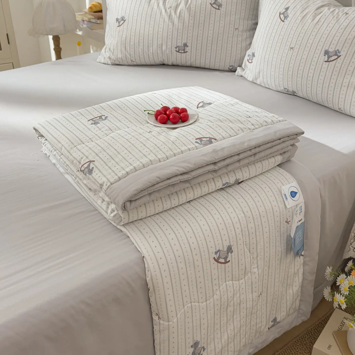 1 PC Silk Cotton Summer Quilt, Smooth Soft Touch, Moisture-Wicking, Ideal for Air-Conditioned Rooms, Foldable, All-Season Use, Air Conditioning Quilt