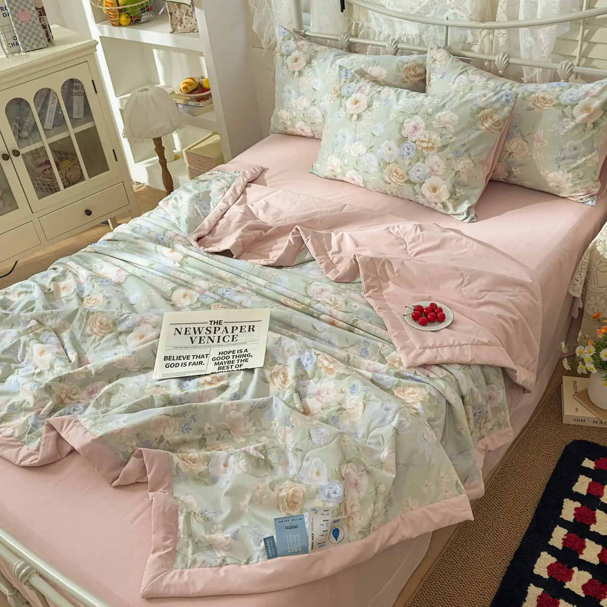 1 PC Silk Cotton Summer Quilt, Smooth Soft Touch, Moisture-Wicking, Ideal for Air-Conditioned Rooms, Foldable, All-Season Use, Air Conditioning Quilt