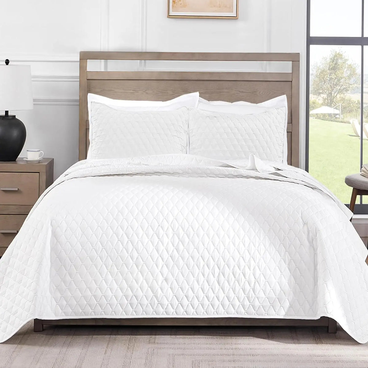 【SohoChic】Geometric Ultrasonic Blend Reversible Bedding Set with Pillow Shams, Lightweight Yet Sturdy All-Season Bedspread Bed Coverlet for Warm or Cool Use, California King Size